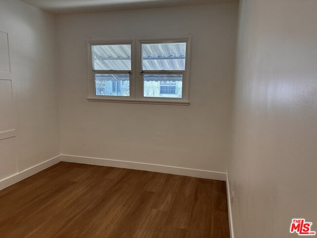 Building Photo - 1160 N Fries Ave