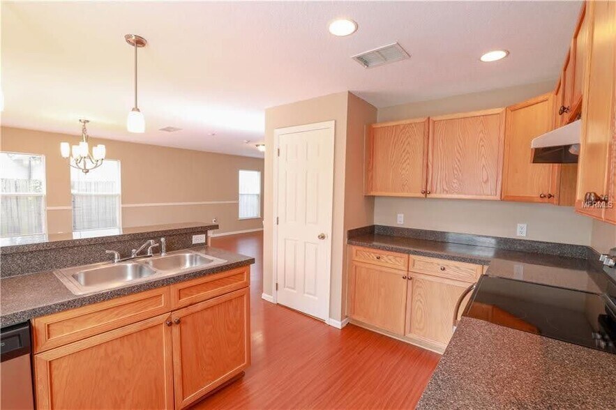 Building Photo - 835 McFall Ave