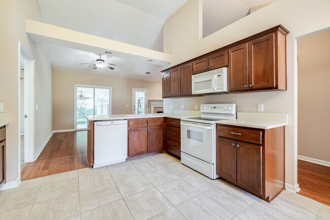 Kitchen - 868 Young Way