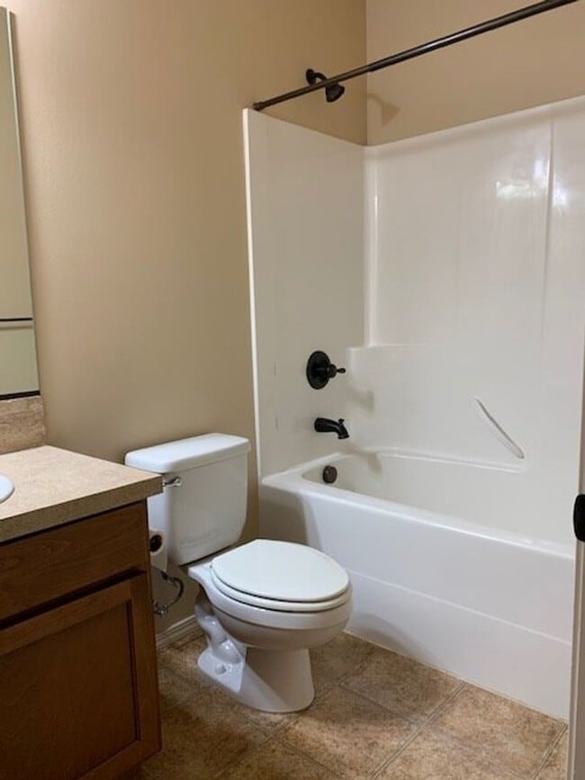 Building Photo - 3 bd. 2 bath Rambler Available November 10!