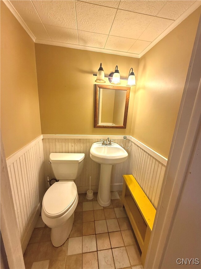 Building Photo - 222-220 E Seneca Turnpike