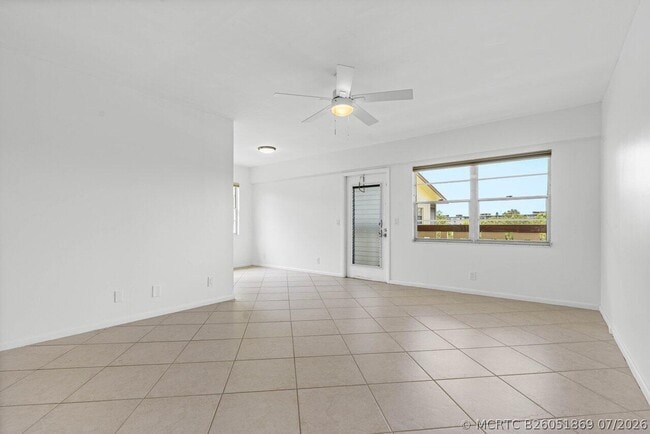 Building Photo - 74 Mansfield B