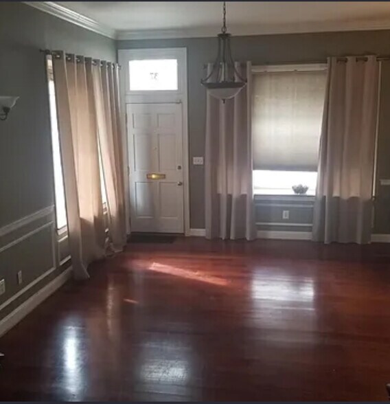 Building Photo - 37 S Ann St