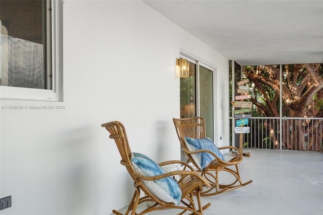 Building Photo - 242 Bougainvillea St