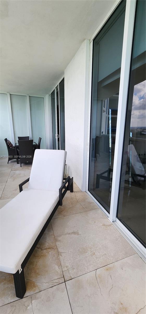 Building Photo - 15811 Collins Ave