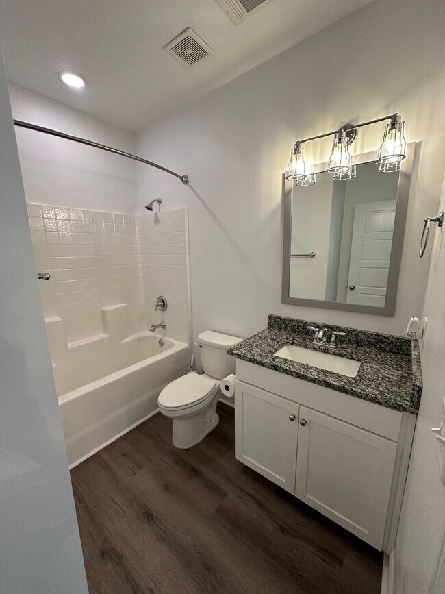 Building Photo - Beautiful 5 bed/3 bath home in Blandford Crossing