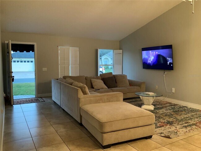 Building Photo - 856 Jarnac Dr