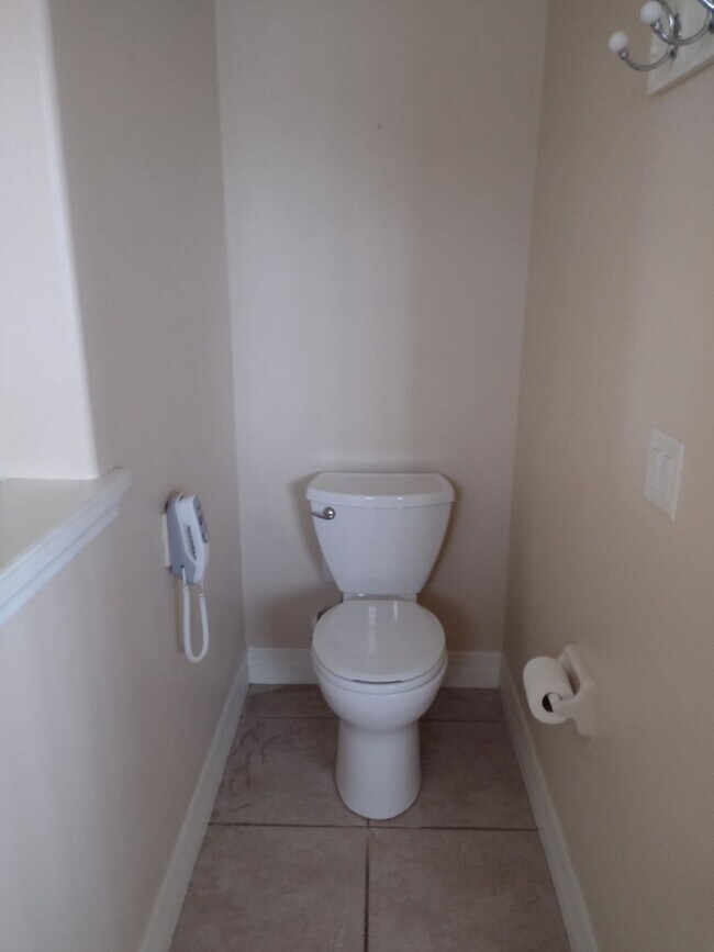 Building Photo - 592 Dowling Cir