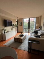 Building Photo - 1021 N Garfield St