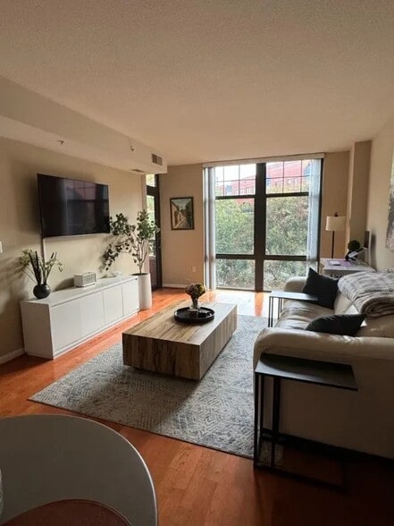 Primary Photo - 1021 N Garfield St