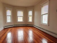 Building Photo - 442 Main St