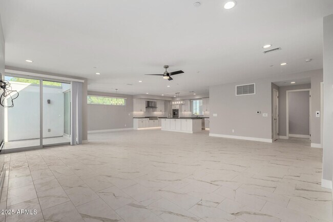 Building Photo - 4525 N 40th St