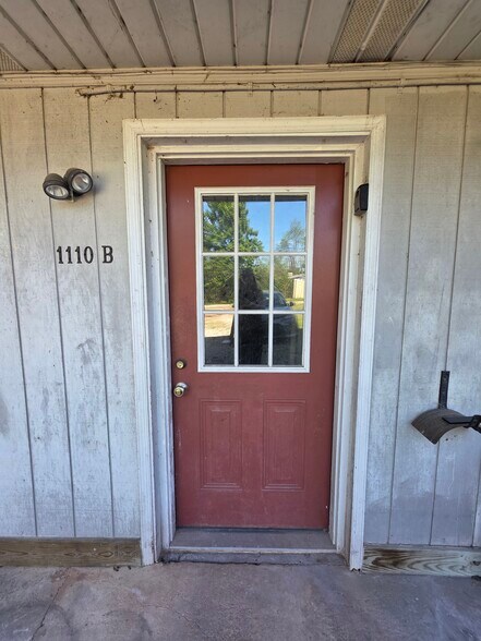 Building Photo - 1110 Pines Rd