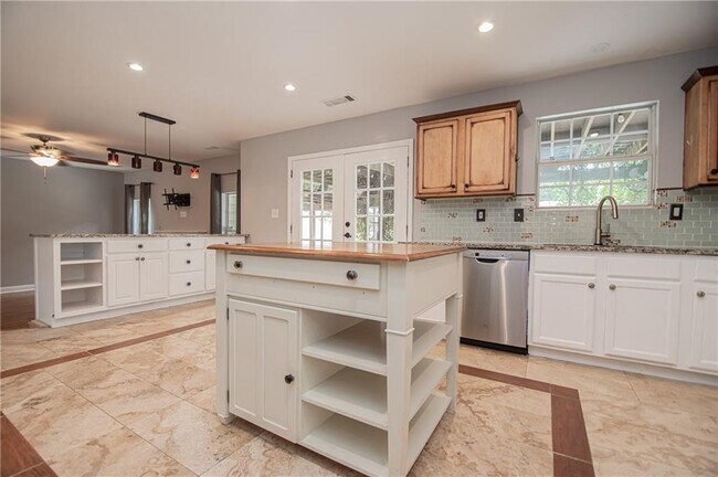 Building Photo - 1790 Tuftstown Ct