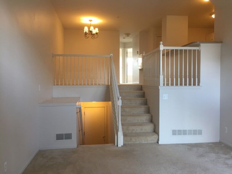 Building Photo - 2787 Barclay Way