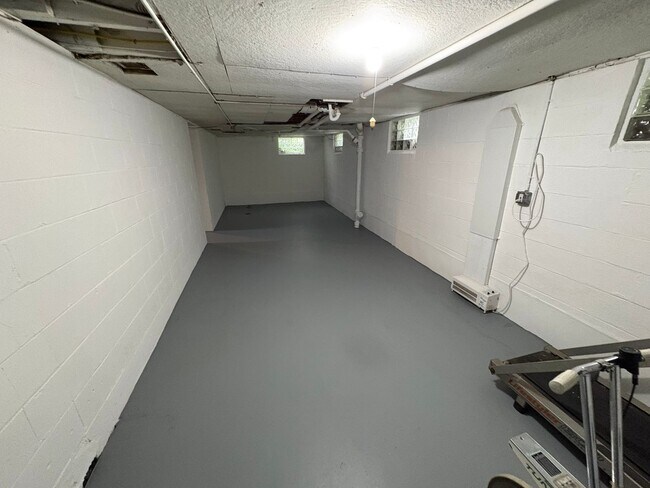 Building Photo - 35 N Broadleigh Rd