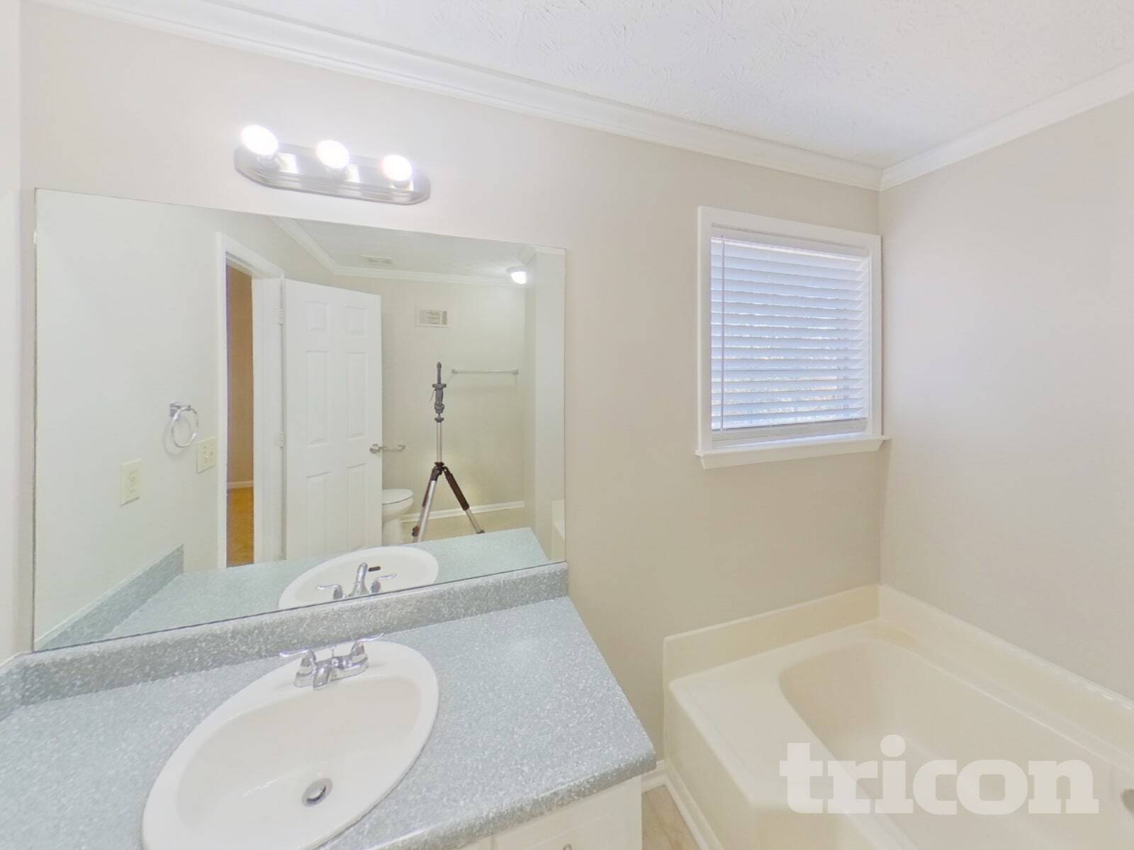 Building Photo - 4684 Woodglen Ct