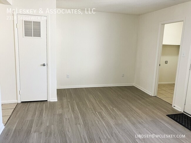 Building Photo - 2318 Sedgewick Dr