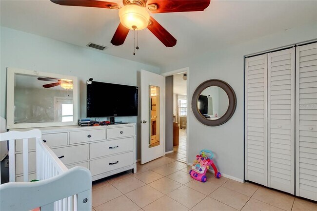 Building Photo - 3041 Huntington Rd