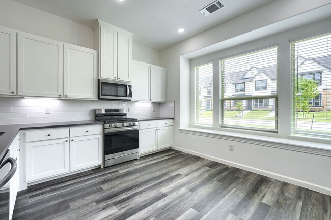 Building Photo - 4 Bed and 2.5 Bath Luxurious Townhome in Frisco!