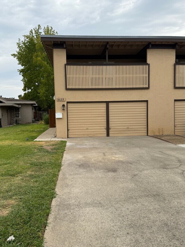Building Photo - BEAUTIFULLY REMODELED 2 BEDROOM IN CARMICHAEL