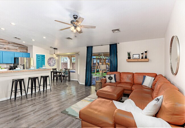 Building Photo - 820 Avalon Ave