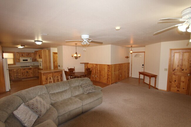 Building Photo - Peaceful Kachina Village Home | Backs National Forest + A/C