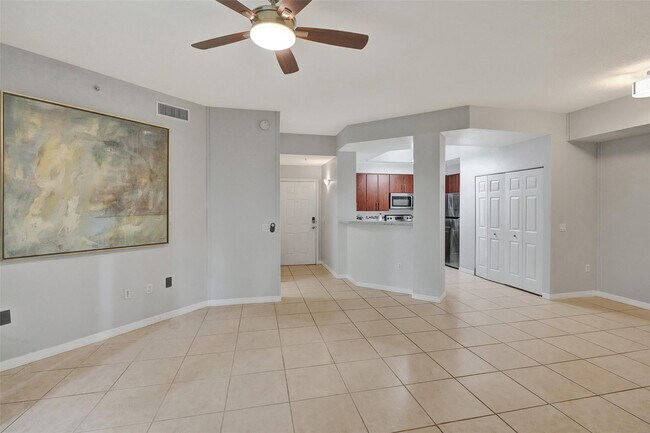 Building Photo - 2421 NE 65th St