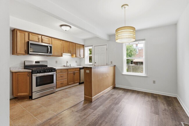 Building Photo - Cozy 2 Bedroom House Available Now!