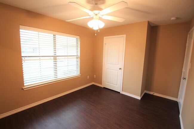 Building Photo - 19401 King Ranch Dr
