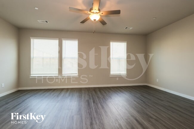 Building Photo - 434 S Centro Cir