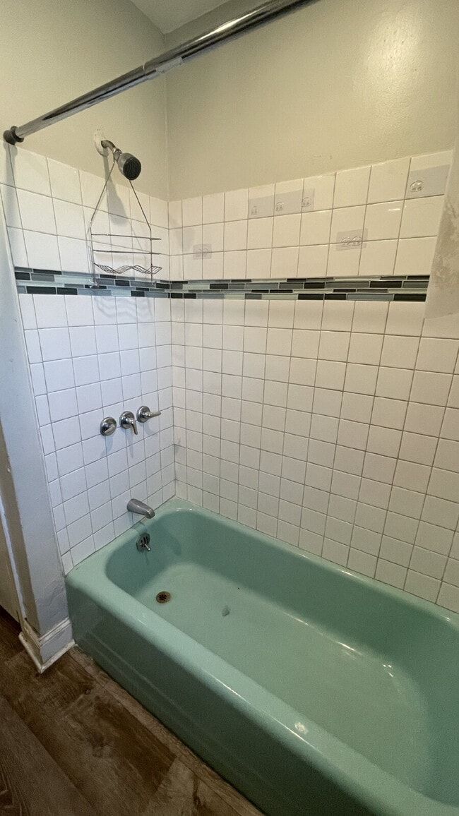 Building Photo - Spacious 4-Bedroom Home with 2 Full Bathrooms – Section 8 Approved and Ready for Move-In!