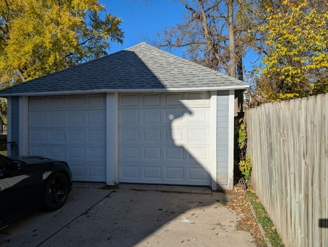 Building Photo - 119 Gray St