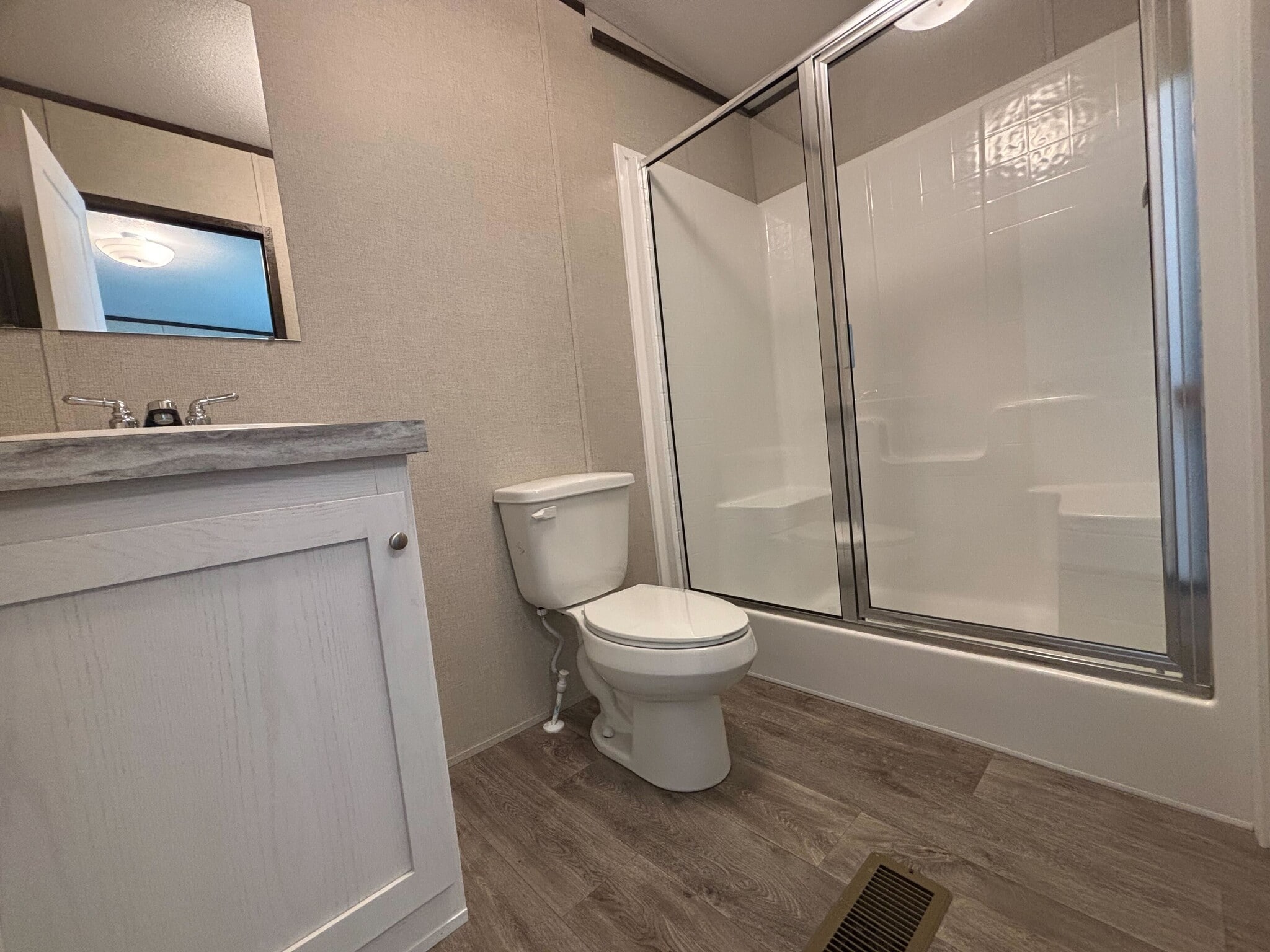 Building Photo - 204 Linda St