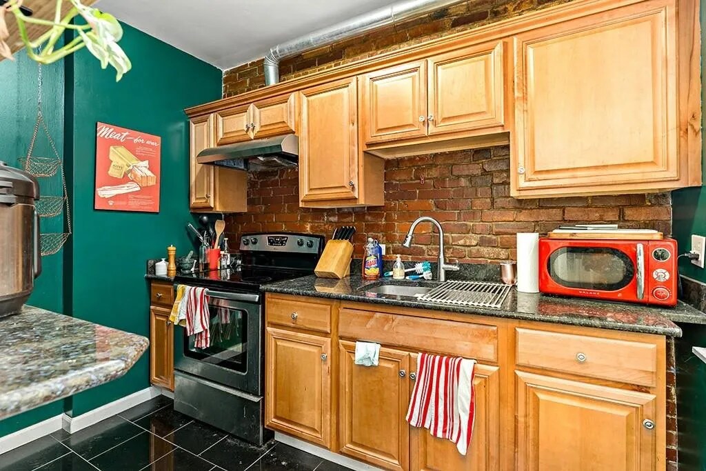 Kitchen - 250 36th St