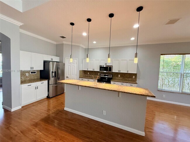 Building Photo - 1923 Harbor View Cir