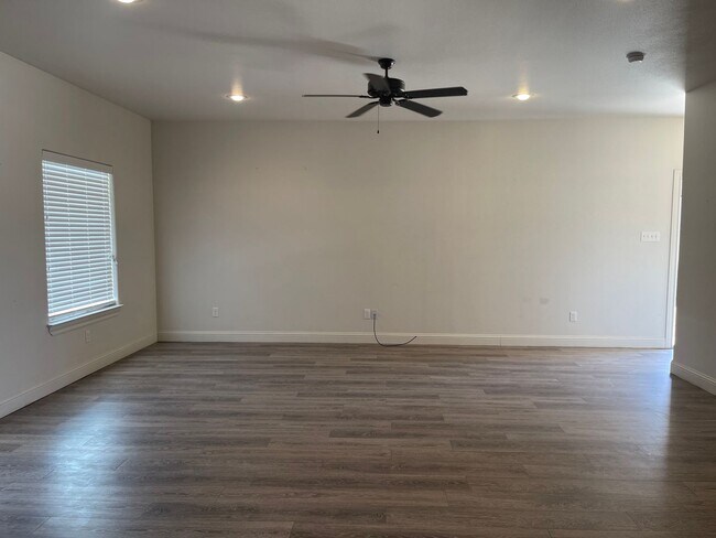 Building Photo - 2007 102nd St