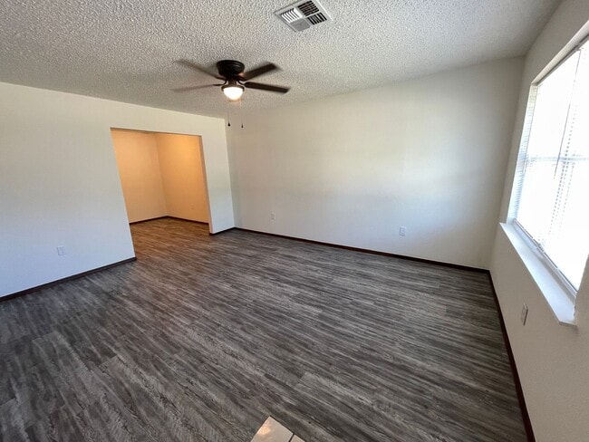 Building Photo - 2 bed 1 bath duplex tastefully updated in a great location in the heart of Blanchard! Plenty of p...