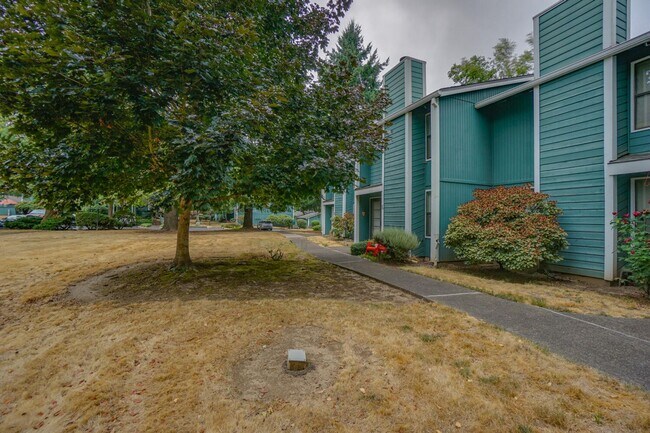 Building Photo - **Free February & March Rent **Fanno Creek Condo - Lovely Condo in Heart of Tigard