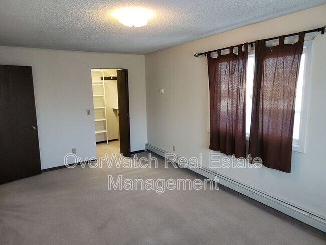 Building Photo - 1545 Northview Dr