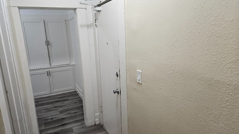 Building Photo - 1330 W 11th St