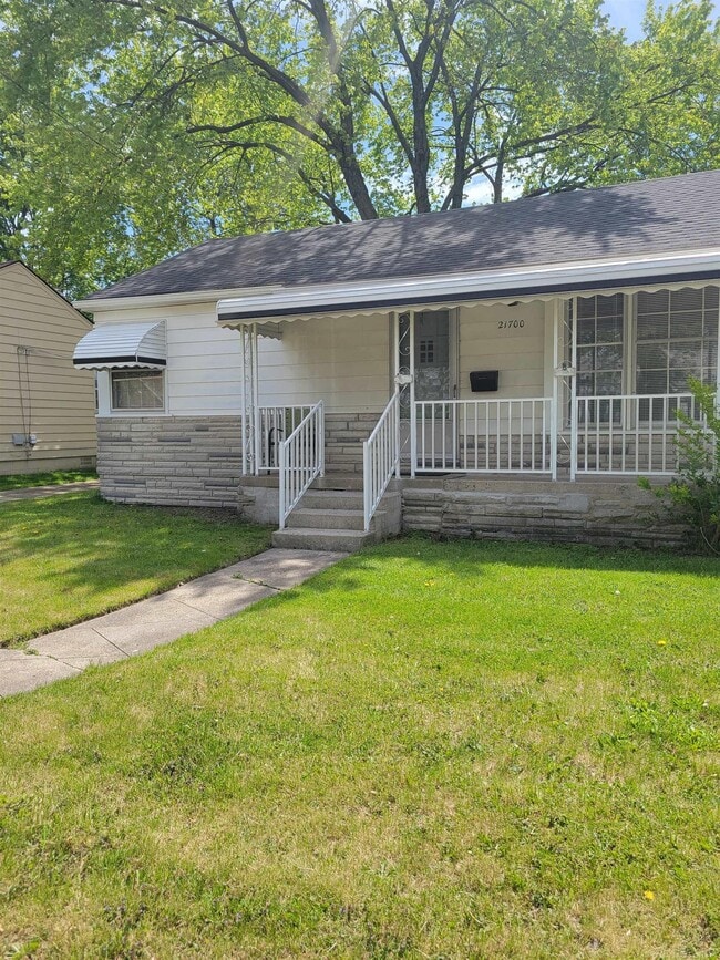 Primary Photo - 21700 Alger St