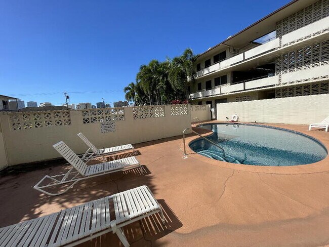 Building Photo - Hokulani Apts 1/1/1 pool, laundry