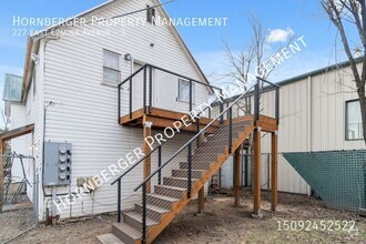 Building Photo - Newly Remodeled 2 Bed 1 Bath Unit!