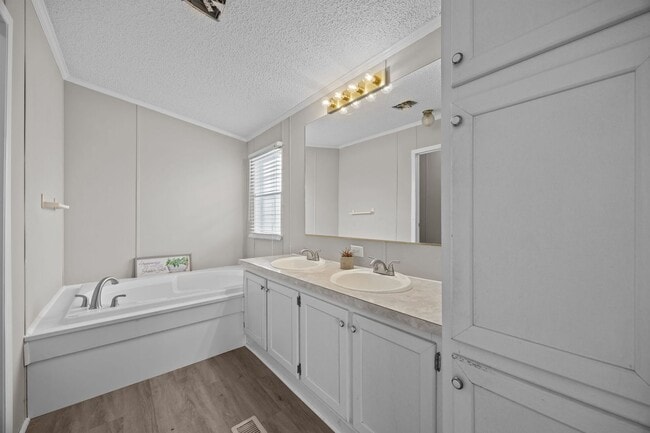 Building Photo - Charming 3-Bedroom Home on Spacious 2.64-Acre Lot in Graham, NC