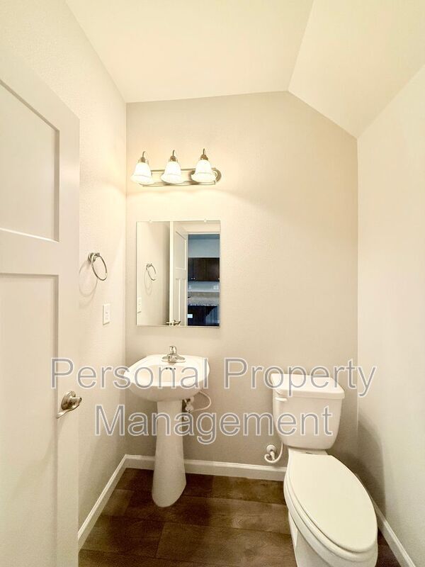 Building Photo - 12600 NE 49th St