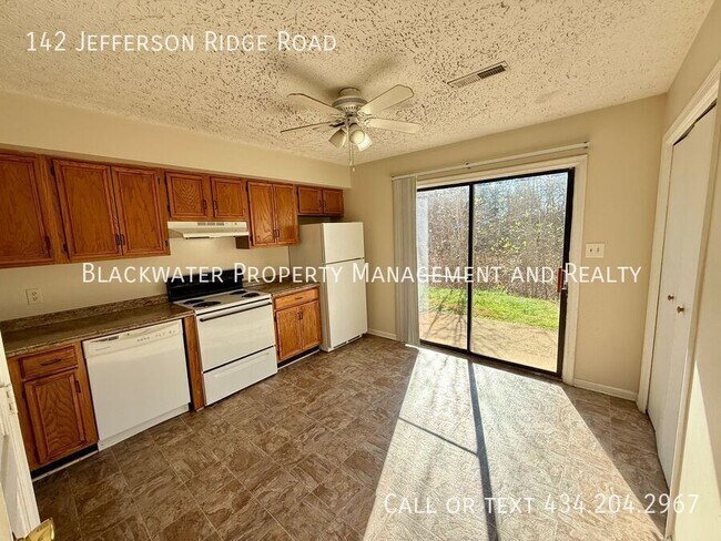 Building Photo - 142 Jefferson Ridge Rd