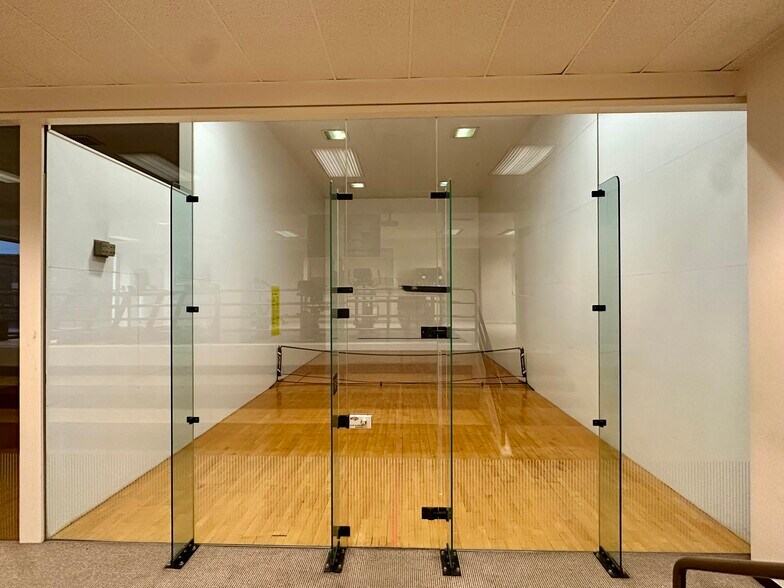 Racketball Courts - 600 W 9th St