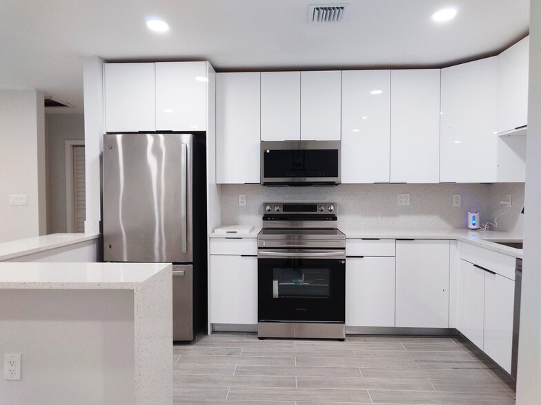 Kitchen - 141 NE 183rd Ter