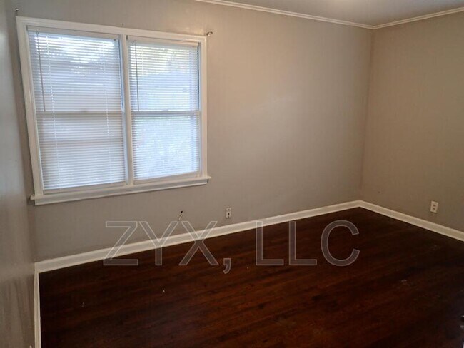 Building Photo - 3342 S Marion Ave